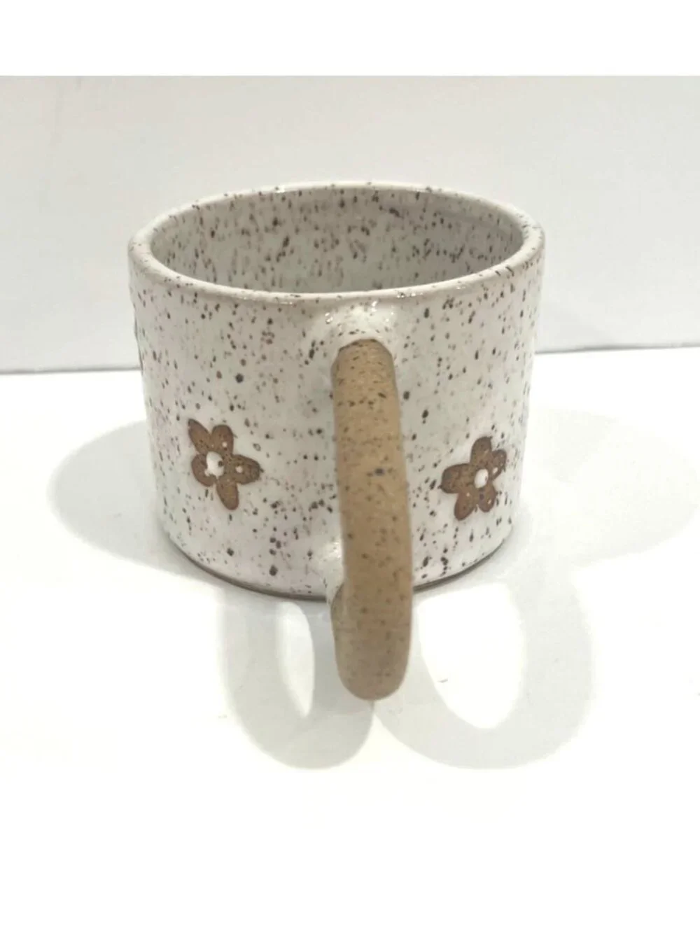 Ceramic Daisy Wide Loop Handle Coffee Mug Speckled Floral Design Beige White